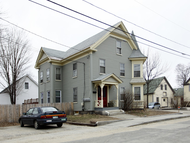 15 Pleasant St in Farmington, NH - Building Photo - Building Photo