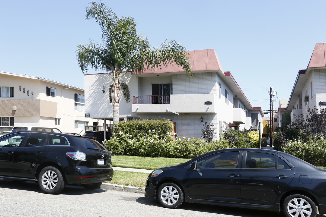 3612 Mentone Ave in Los Angeles, CA - Building Photo