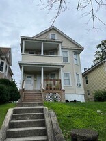 137 Washington St in Poughkeepsie, NY - Building Photo