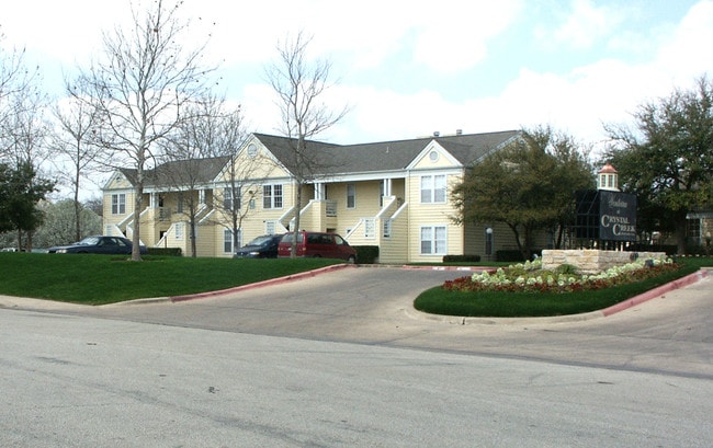 Crystal Creek Apartments in Round Rock, TX - Foto de edificio - Building Photo