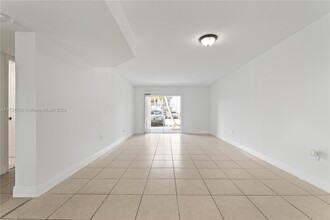 2660 W 76th St, Unit 106 in Hialeah, FL - Building Photo - Building Photo