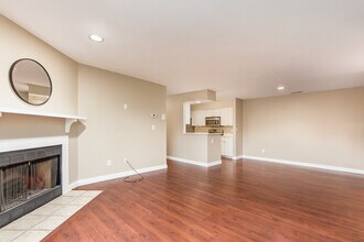 2257 Hedgerow Road, Unit D in Columbus, OH - Foto de edificio - Building Photo