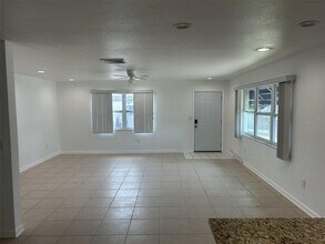 365 Capri Blvd in Treasure Island, FL - Building Photo - Building Photo