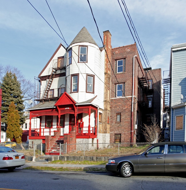202 Buena Vista Ave in Yonkers, NY - Building Photo - Building Photo