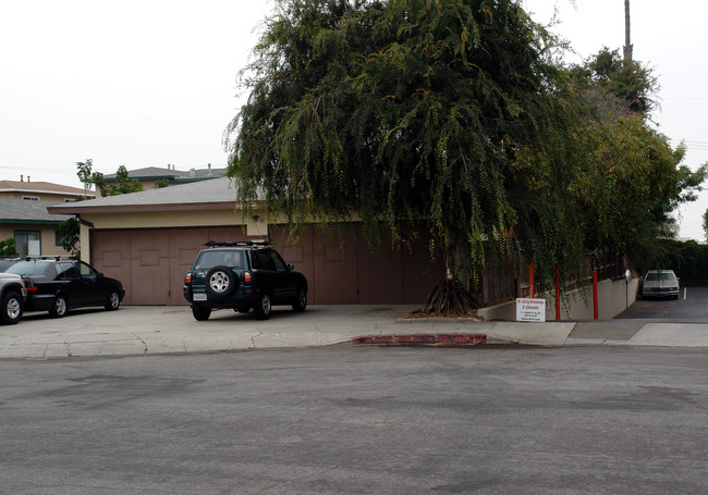 718 Indiana Ct in El Segundo, CA - Foto de edificio - Building Photo