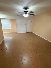 202 W Cotter St in Alvarado, TX - Foto de edificio - Building Photo