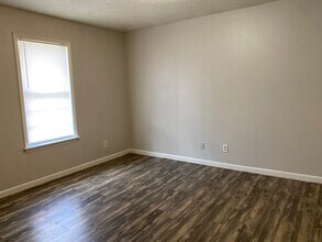 282 Tinker Hill Cv, Unit D in Jackson, TN - Building Photo - Building Photo