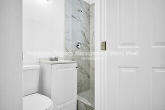 210 Beacom Blvd in Miami, FL - Building Photo - Building Photo