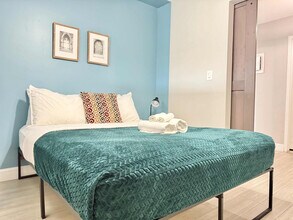 215 Piedmont Ave NE in Atlanta, GA - Foto de edificio - Building Photo