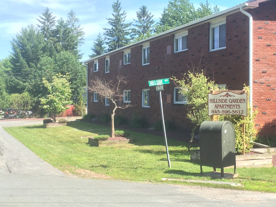 5-13 Hillside Ave in Monticello, NY - Foto de edificio