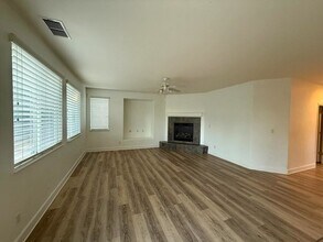 6116 Ravenna Way in Elk Grove, CA - Building Photo - Building Photo