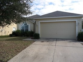 312 Azores Pl in Groveland, FL - Building Photo