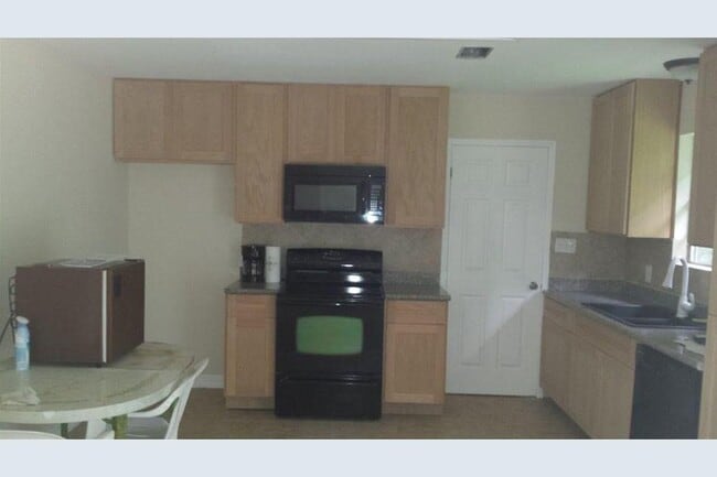1812 Bowie St in West Orange, TX - Building Photo - Building Photo