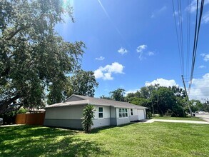2301 SE Lennard Rd in Port St. Lucie, FL - Building Photo - Building Photo