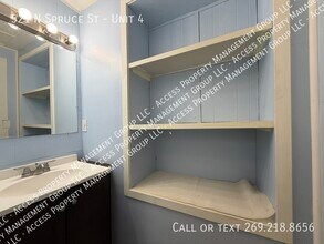 521 Spruce St in Vicksburg, MI - Building Photo - Building Photo