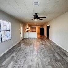125 2nd Ave in Nederland, TX - Foto de edificio - Building Photo