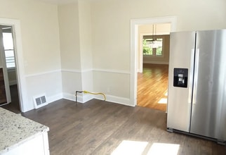 1808 Buhrer Ave in Cleveland, OH - Foto de edificio - Building Photo