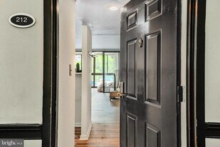 1001 N Randolph St in Arlington, VA - Building Photo