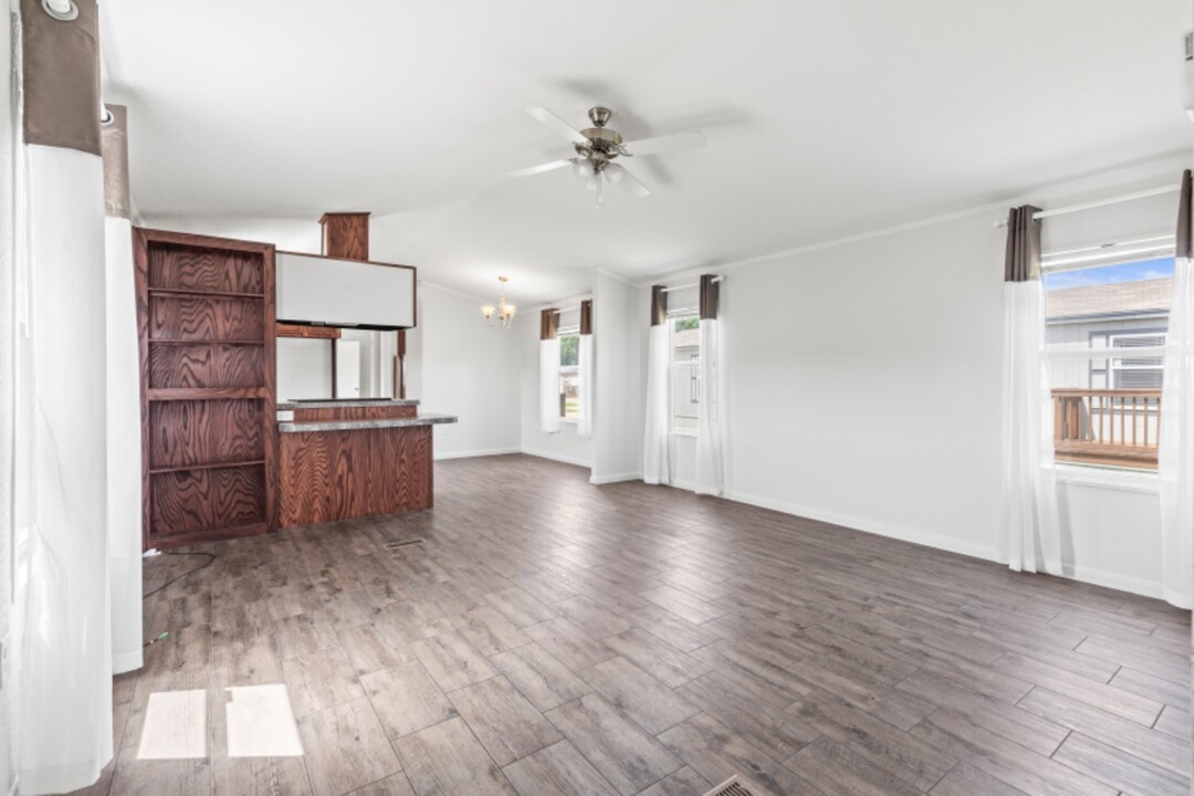 2825 Primera Rd in Tyler, TX - Foto de edificio