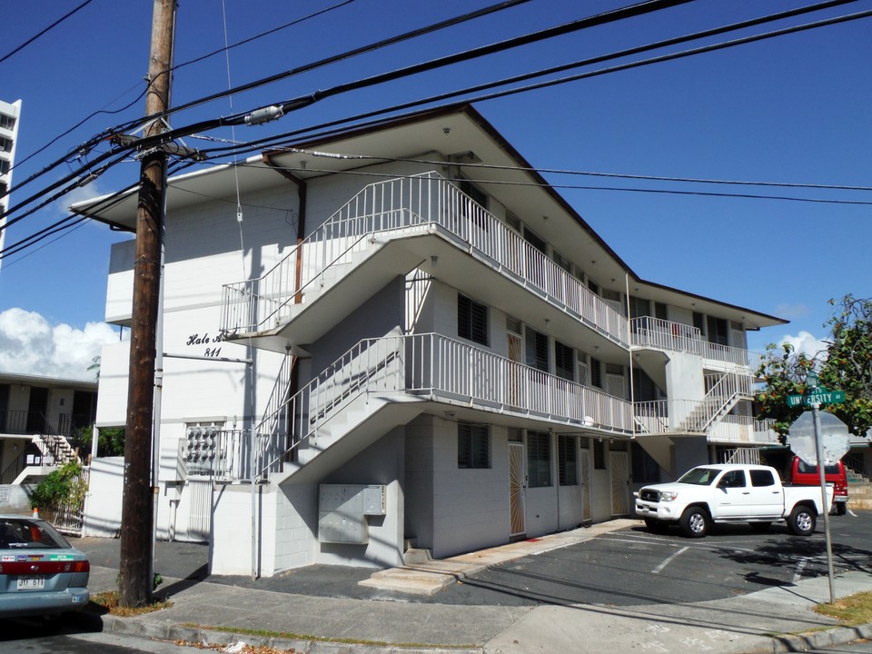 811 University Ave in Honolulu, HI - Building Photo