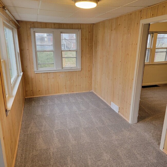 1211 Lewis Ave in Des Moines, IA - Building Photo - Building Photo