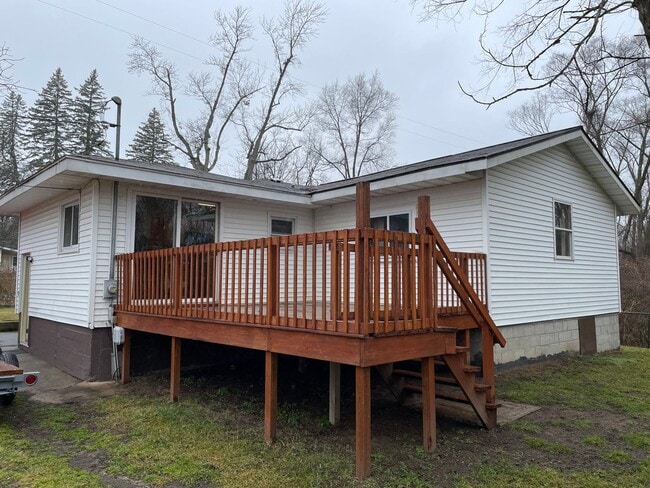 4890 Pinedell Ave NE in Comstock Park, MI - Building Photo - Building Photo