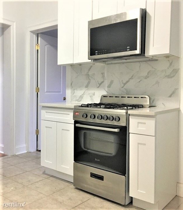 211 Woodward St-Unit -Apt 12 in Jersey City, NJ - Building Photo