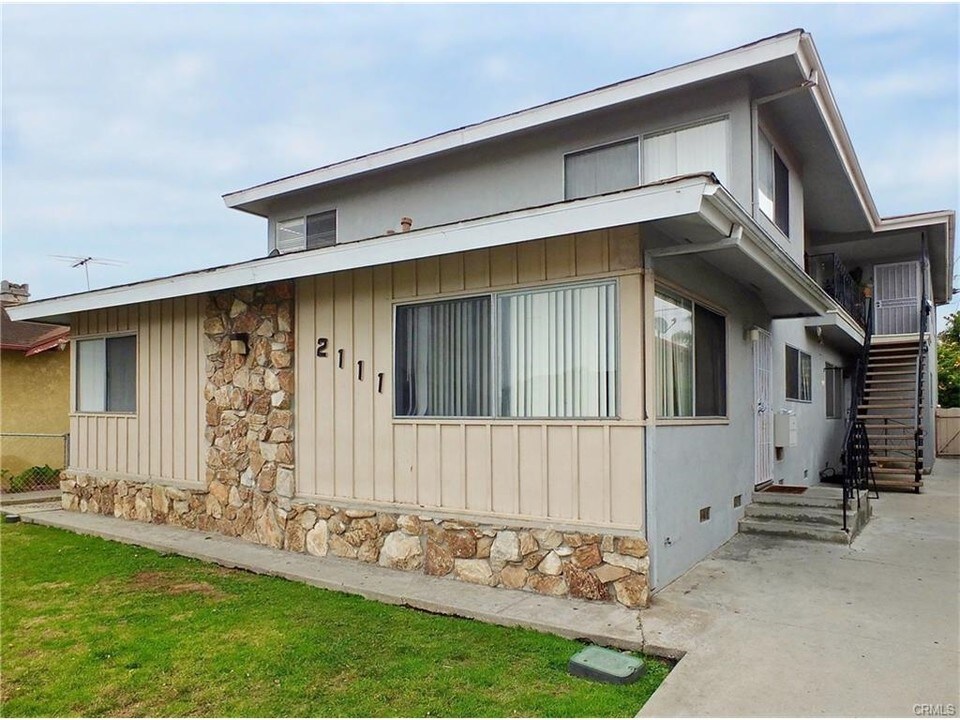 2111 S Grand Ave in San Pedro, CA - Building Photo
