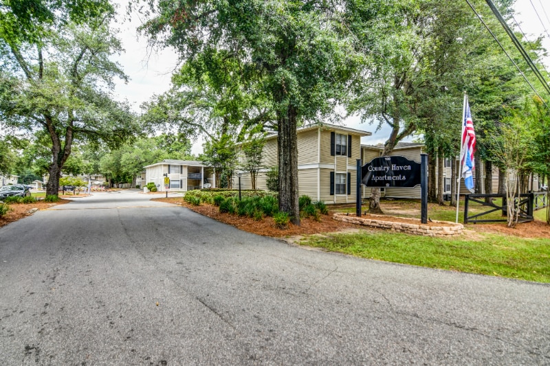 100 McKeough Ave in Saraland, AL - Building Photo