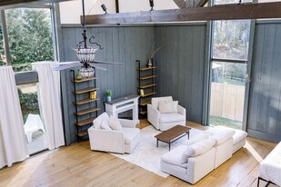 24 Morningside Dr S in Westport, CT - Building Photo