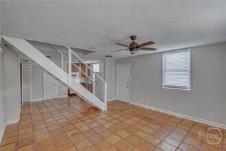 25 W Perry Ln in Savannah, GA - Building Photo - Building Photo
