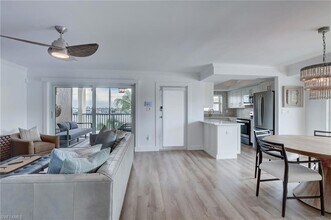 3500 Gulf Shore Blvd N in Naples, FL - Building Photo - Building Photo