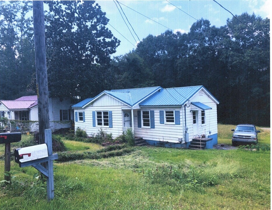 49 Lakeside Dr in Childersburg, AL - Building Photo