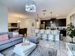 580 Pebble Beach Dr in Kissimmee, FL - Foto de edificio - Building Photo