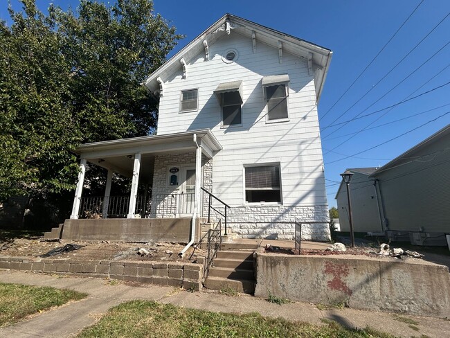 property at 1415 Pershing Ave