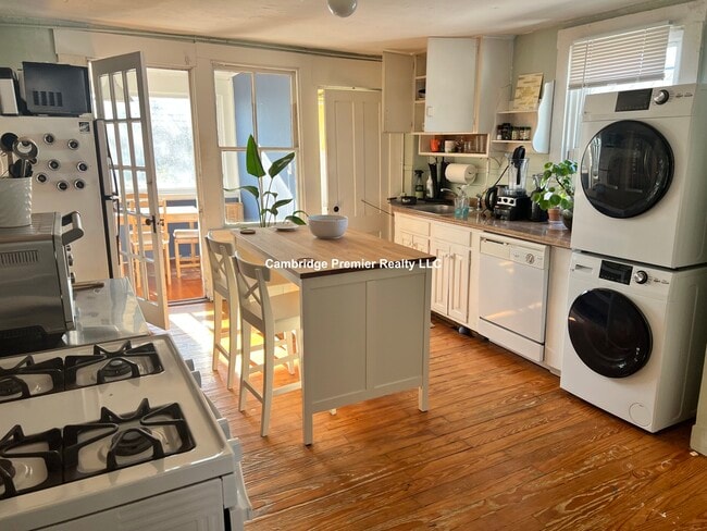 434 Franklin St, Unit 3 in Cambridge, MA - Foto de edificio - Building Photo