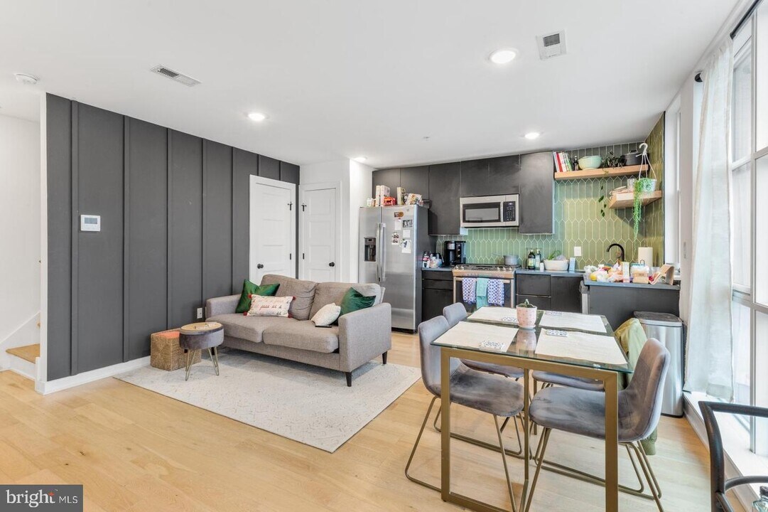 13 Jefferson St-Unit -4 in Philadelphia, PA - Building Photo