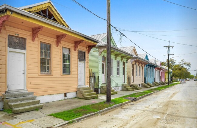 2500 Freret St