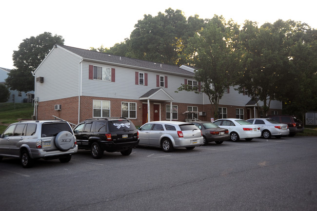 196 Stone House Ln in Columbia, PA - Foto de edificio - Building Photo