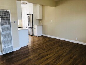 1804 12th St, Unit 4 in Manhattan Beach, CA - Building Photo - Building Photo