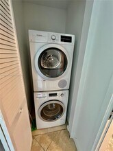 300 S BISCAYNE, Unit 1405 in Miami, FL - Building Photo - Building Photo