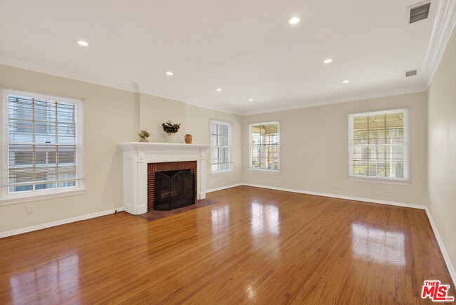 906 Croft Ave in West Hollywood, CA - Building Photo - Building Photo