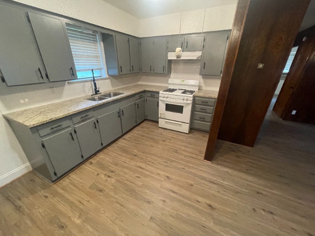 1610 Dellis St in Kaufman, TX - Building Photo - Building Photo