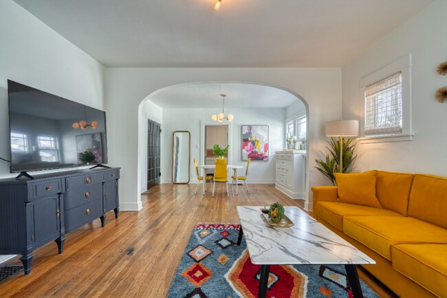 2215 SE Powell Blvd in Portland, OR - Building Photo - Building Photo