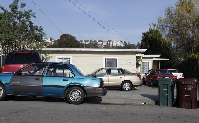 21378-21380 Locust St in Hayward, CA - Foto de edificio - Building Photo