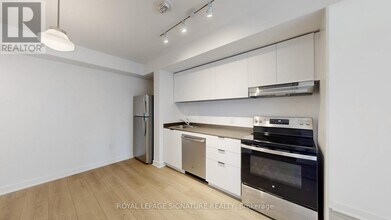 61 Charles St E in Toronto, ON - Building Photo - Building Photo