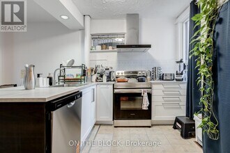 11 Mountnoel Ave in Toronto, ON - Building Photo - Building Photo