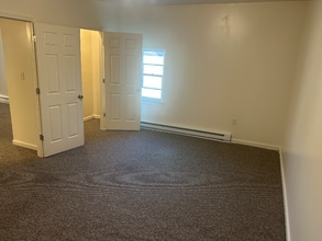 48 E Baltimore St in Taneytown, MD - Foto de edificio - Building Photo