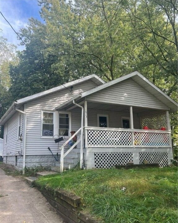 623 Hudson Ave in Akron, OH - Building Photo