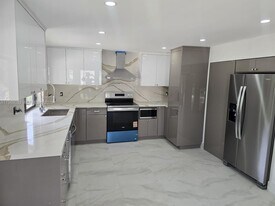 270 NW 147th St in Miami, FL - Building Photo